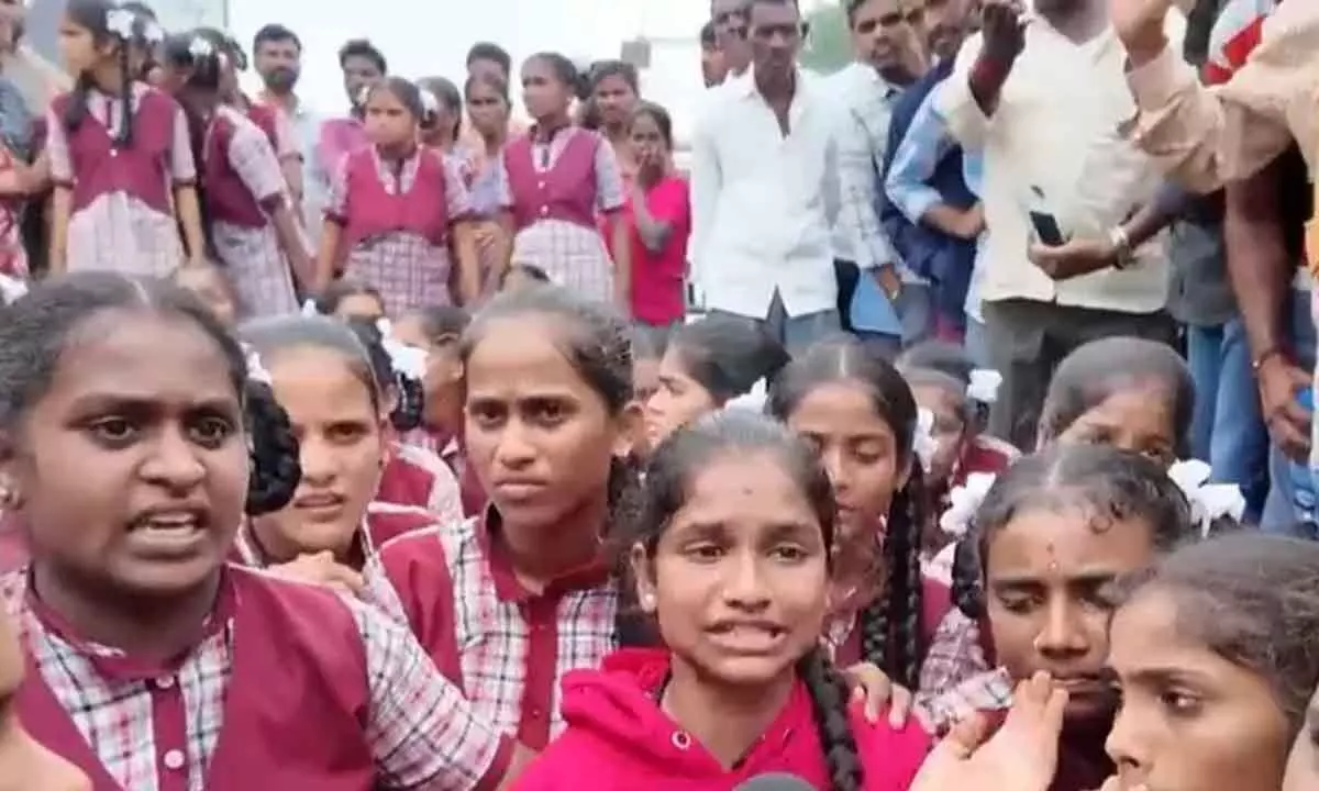 Students Stage Protest on Hyderabad-Vijayawada Highway Over School Conditions in Ranga Reddy District