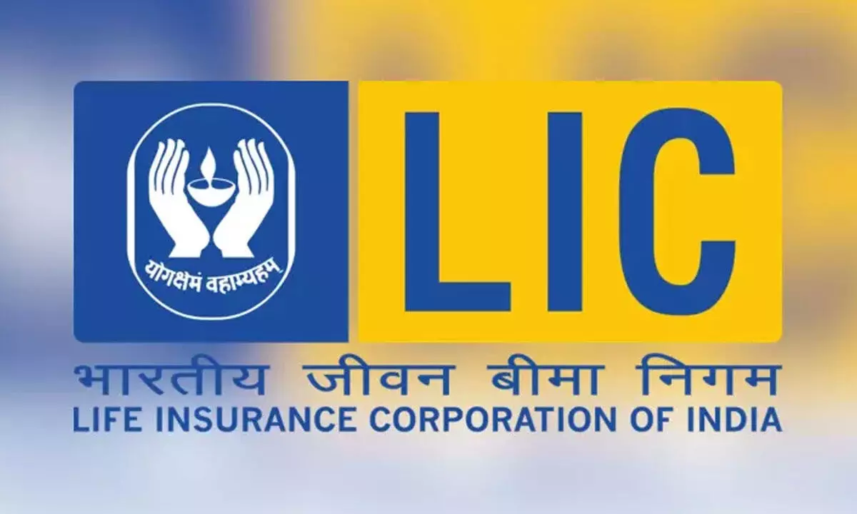 LIC staff undertakes flood relief programmes