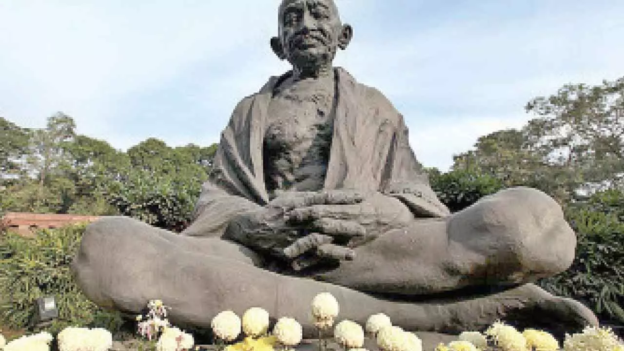 Hyderabad: India’s largest statue of Mahatma Gandhi to come up in city