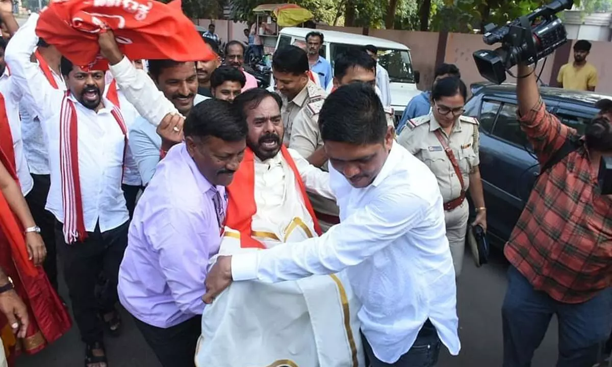 Protestors demanding separate Kalyana Karnataka state detained