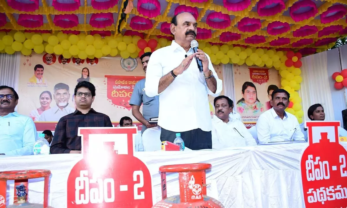 Law and Justice Minister NMD Farooq addressing the beneficiaries after launching free gas cylinders scheme in Nandyal on Friday