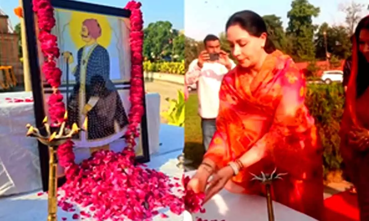 Diya Kumari pays floral tributes to Maharaja Sawai Jai Singh (II)