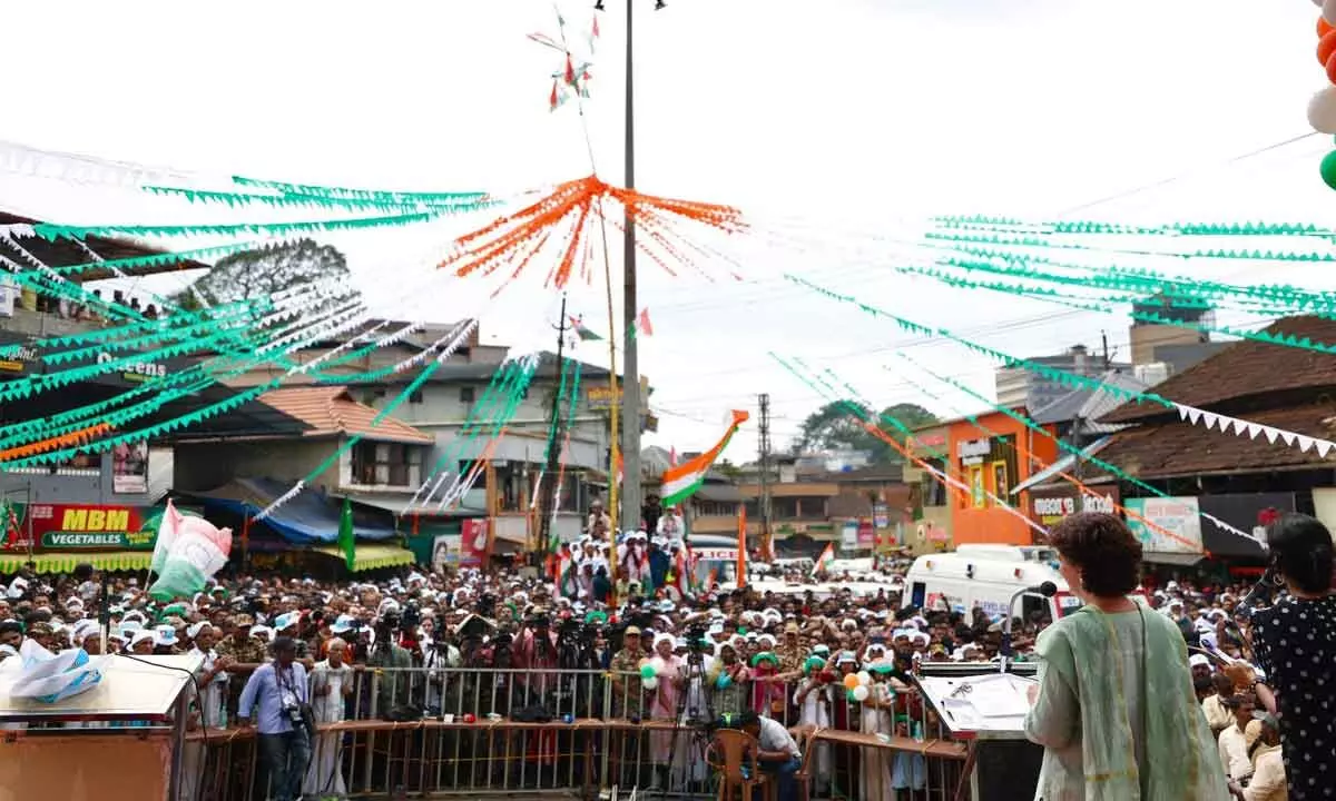 Priyanka attacks PM in Wayanad as brother Rahul shares stage