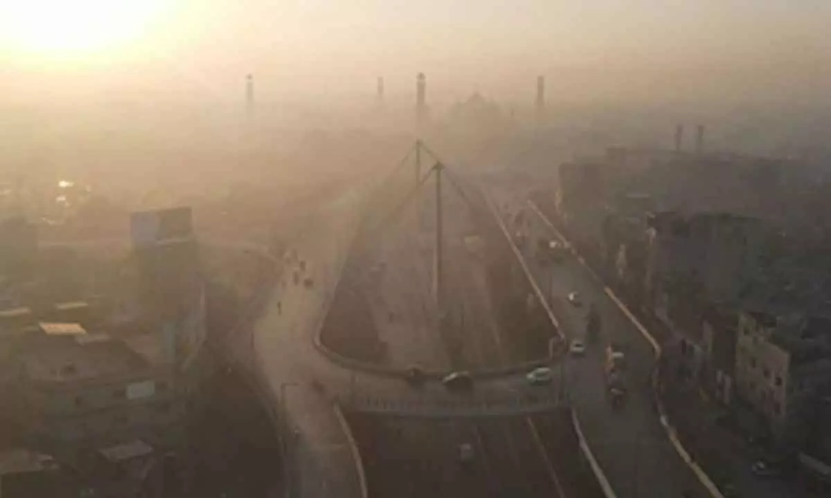 Lahore schools ordered closed as city remains blanketed by smog