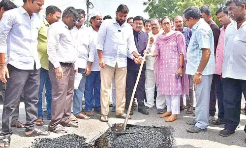 3,000 potholes to be filled in Guntur by Dec 15