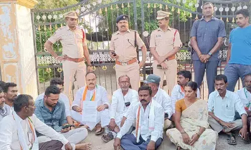 Cong workers come to blows during meet on caste sensus