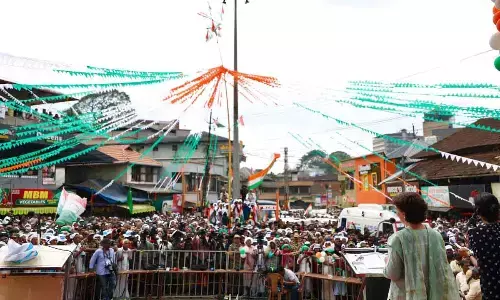 Priyanka attacks PM in Wayanad as brother Rahul shares stage