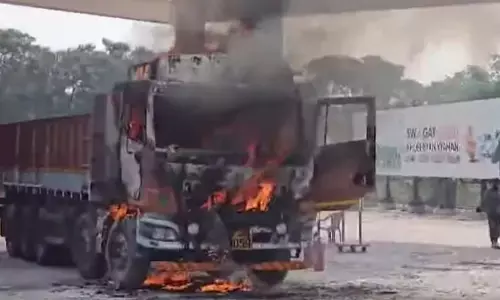 Truck catches fire at petrol bunk