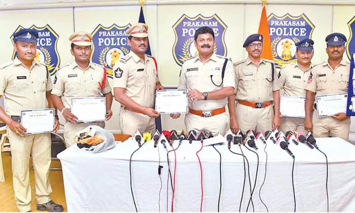 Gang of ganja smugglers arrested