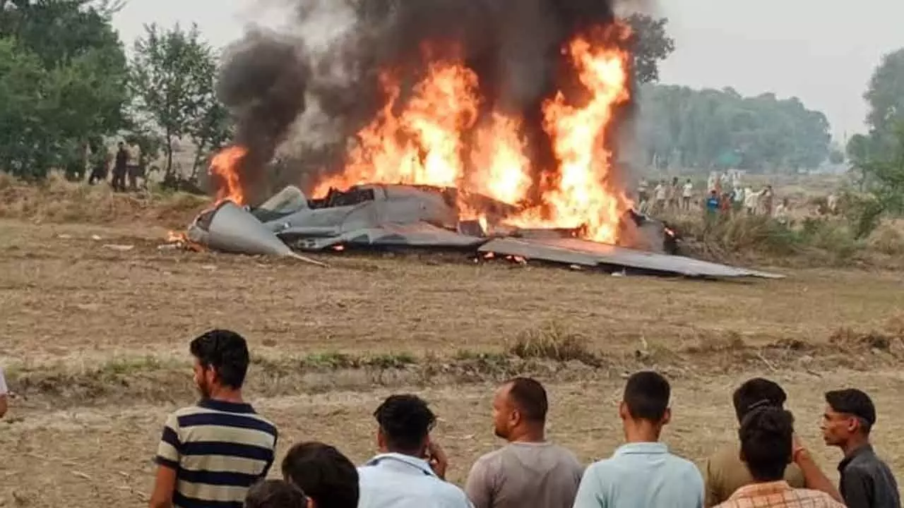 Pilot ejects safely from MiG-29