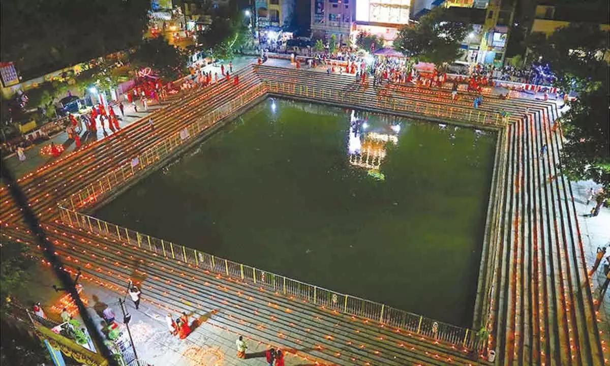 Huge crowds throng Siva temples on first Karthika Somavaram