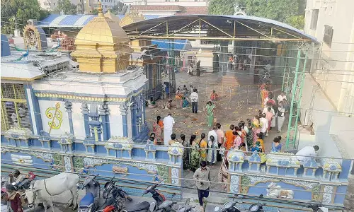 Shaivite temples packed with devotees