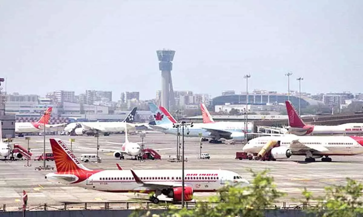 Speed up land acquisition for Mamnoor Airport: Komatireddy