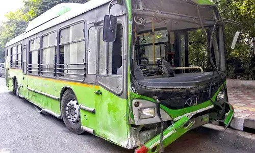 Police constable among 2 mowed down by DTC bus