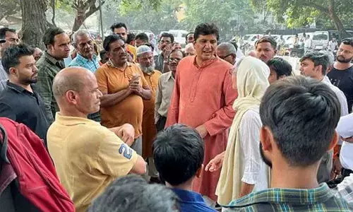 AAP leaders scuffle with Delhi Police