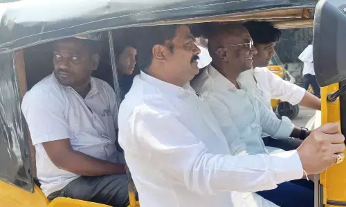 BRS leaders support auto drivers’ protest