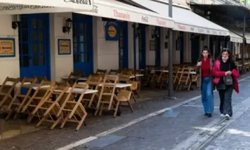 Report shows inequality, risk of poverty hardly change in Germany