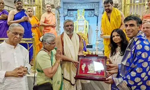 Rishi Sunak, wife offer prayers at Raghavendra Swamy Mutt