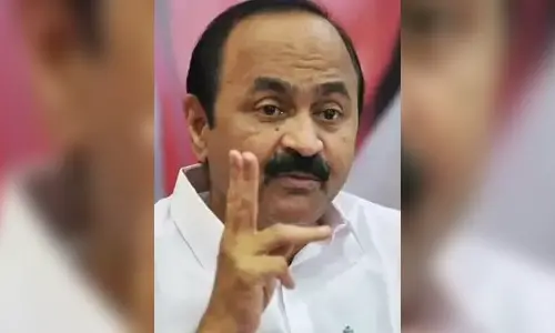 Kerala Cong cries foul over police raid on hotel rooms of women leaders, moves ECI