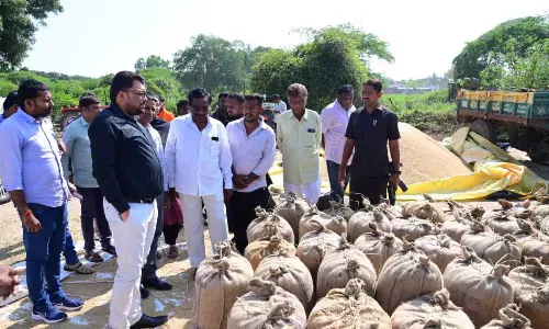 Collector Warns of Strict Action if Irregularities Occur in Weighing Process