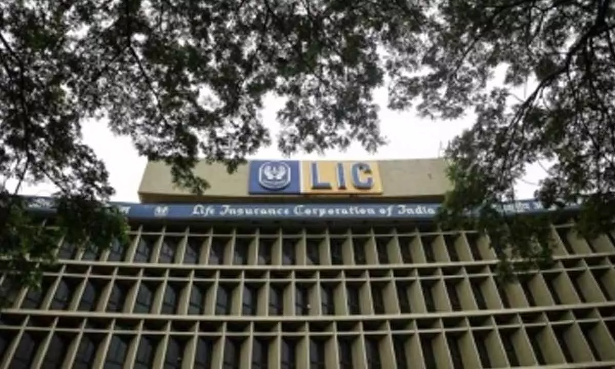 LIC clocks net profit of Rs 7,621 crore in July-September quarter