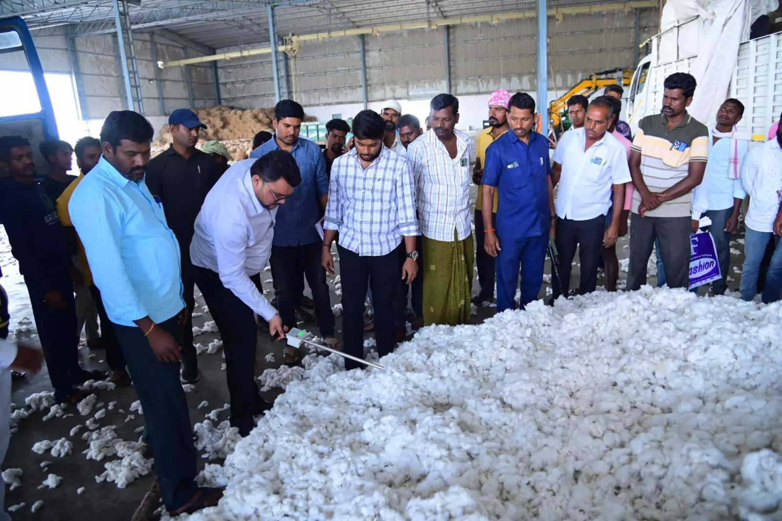 Sun-Dried Cotton to Be Taken to CCI Purchase Centers, Avoid Middlemen - Collector