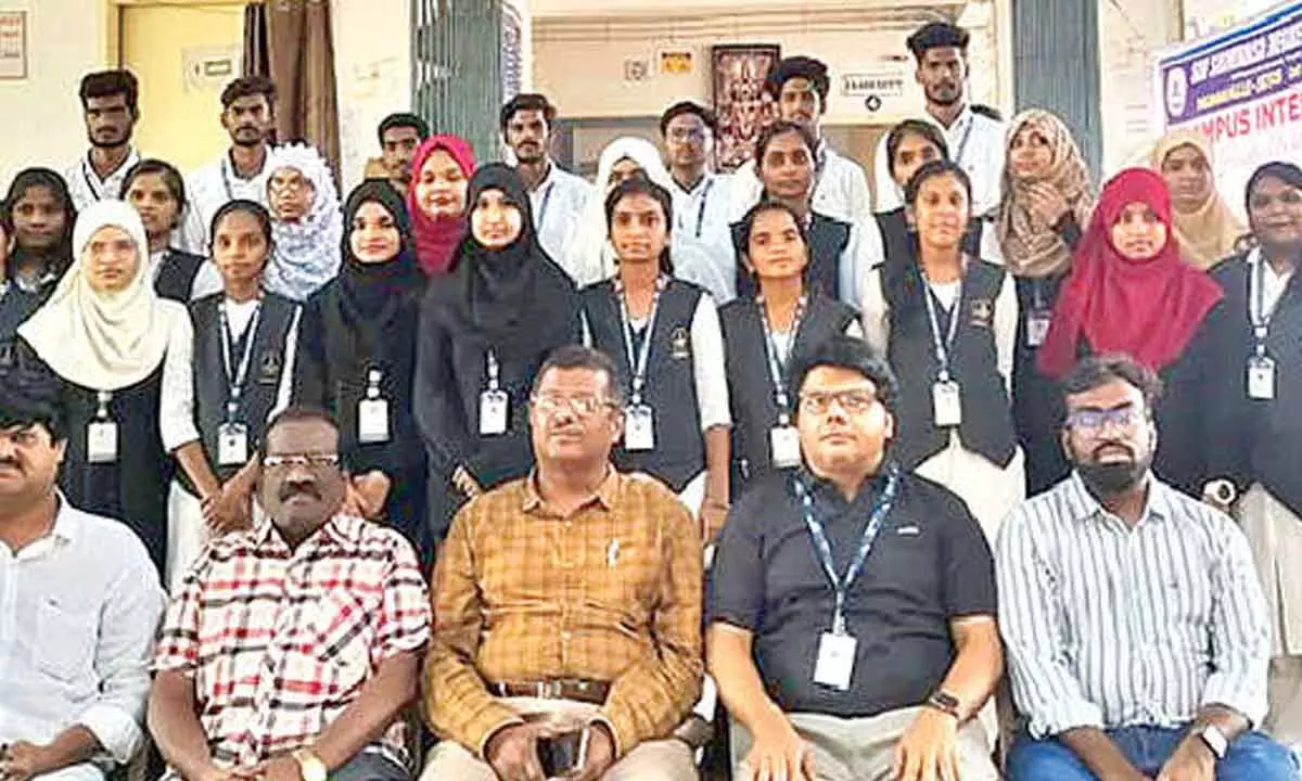 Srinivasa College students get jobs in placement drive