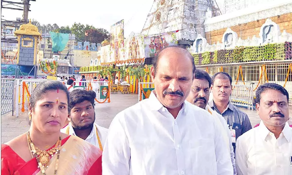 Housing Minister offers prayers at Tirumala