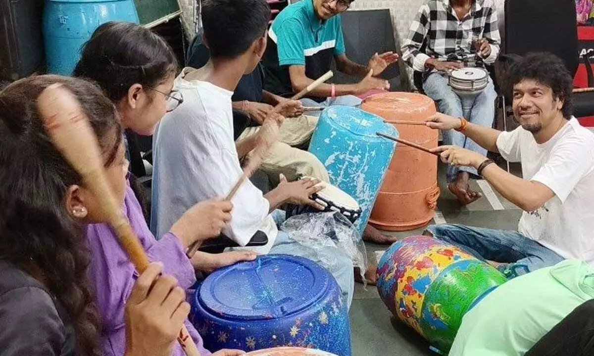 Papon brings joy to Dharavi with a heart-warming jam session for kids