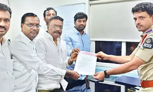 BRS lodges complaint against CM, Minister