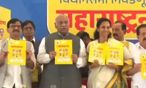 Congress releases manifesto for Maharashtra elections