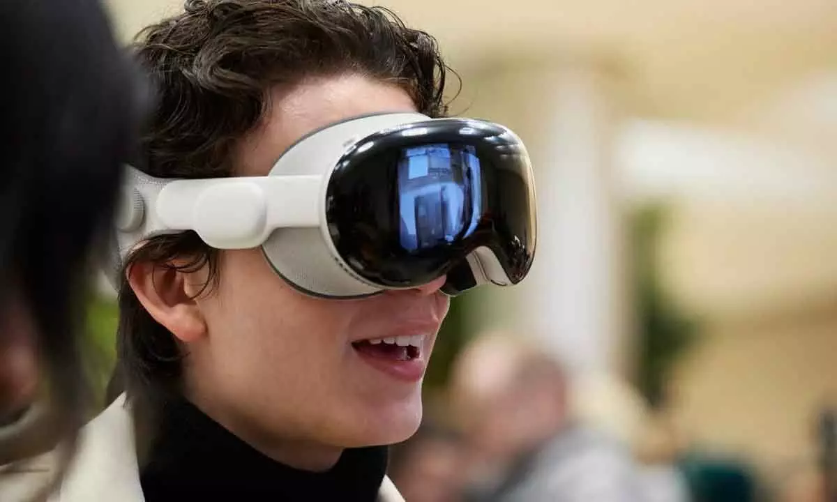 Apple Vision Pro 2 with M5 Chipset Could Launch by 2025 Apple Vision Pro 2 with M5 Chipset Could Launch by 2025