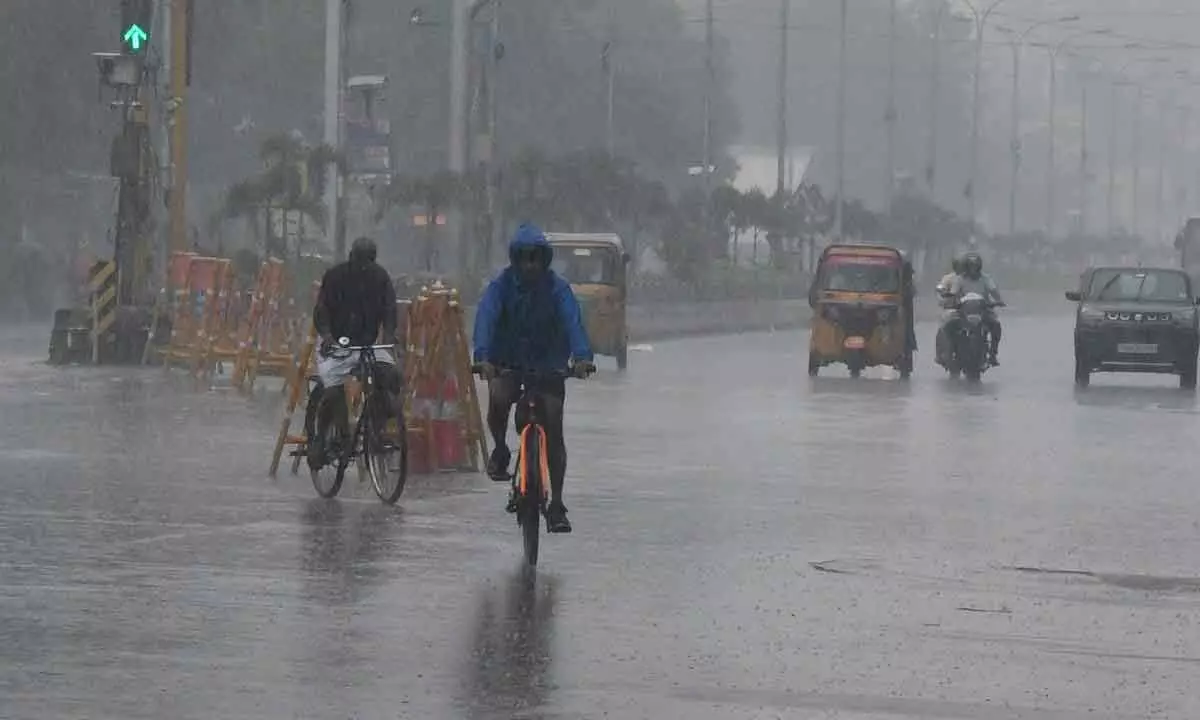 Low-Pressure Area in the Southwest Bay of Bengal: Heavy Rains Expected in Tamil Nadu, Sri Lanka, and Coastal Regions