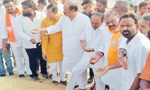 BJP steps up its ante on paddy procurement