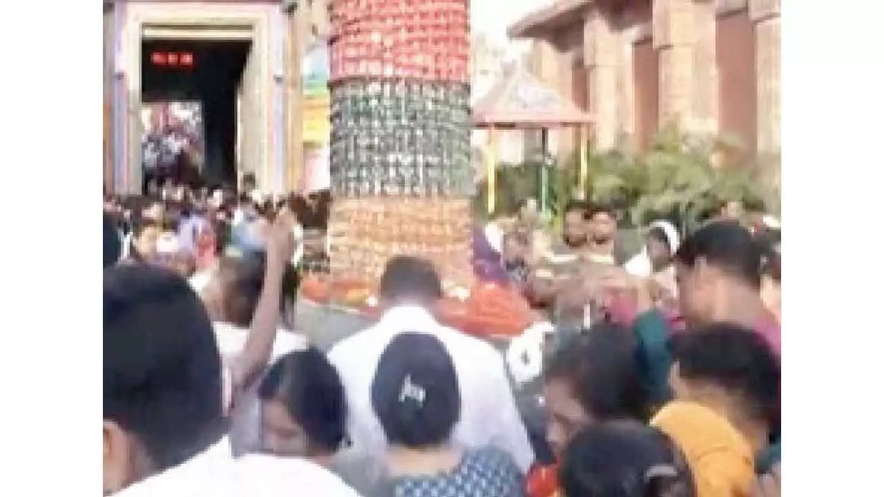 Thousands throng Puri temple for ‘Panchuka’