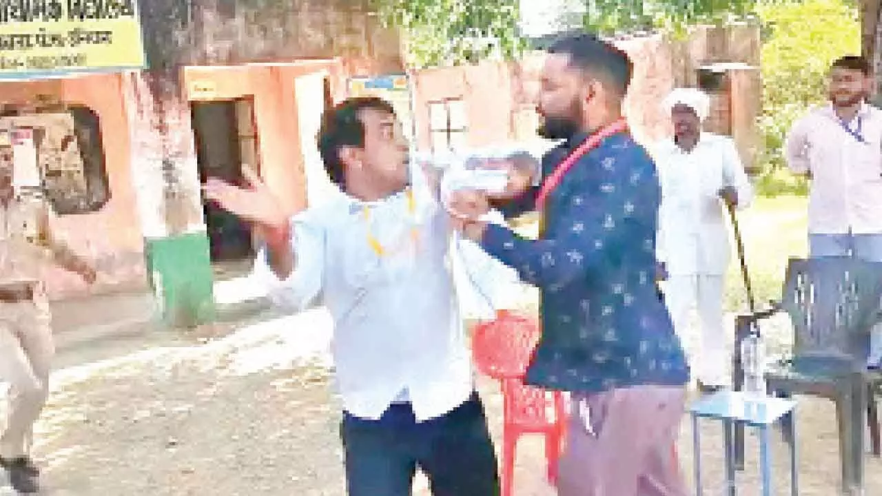 Independent candidate slaps election official