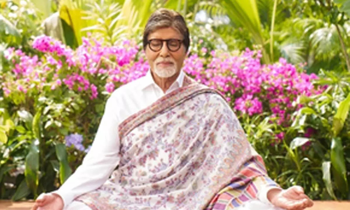 Big B revels in Island vibes as he shoots for a project in the middle east