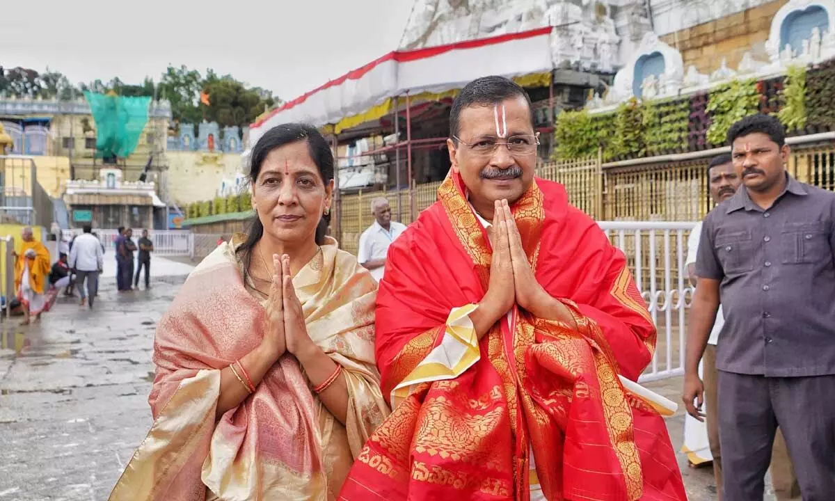 Arvind Kejriwal Visits Tirumala Offers Prayers to Lord Venkateswara Swamy