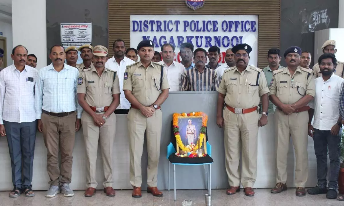 SP Gaikwad Pays Tribute to Late IPS Pardeshi Naidu