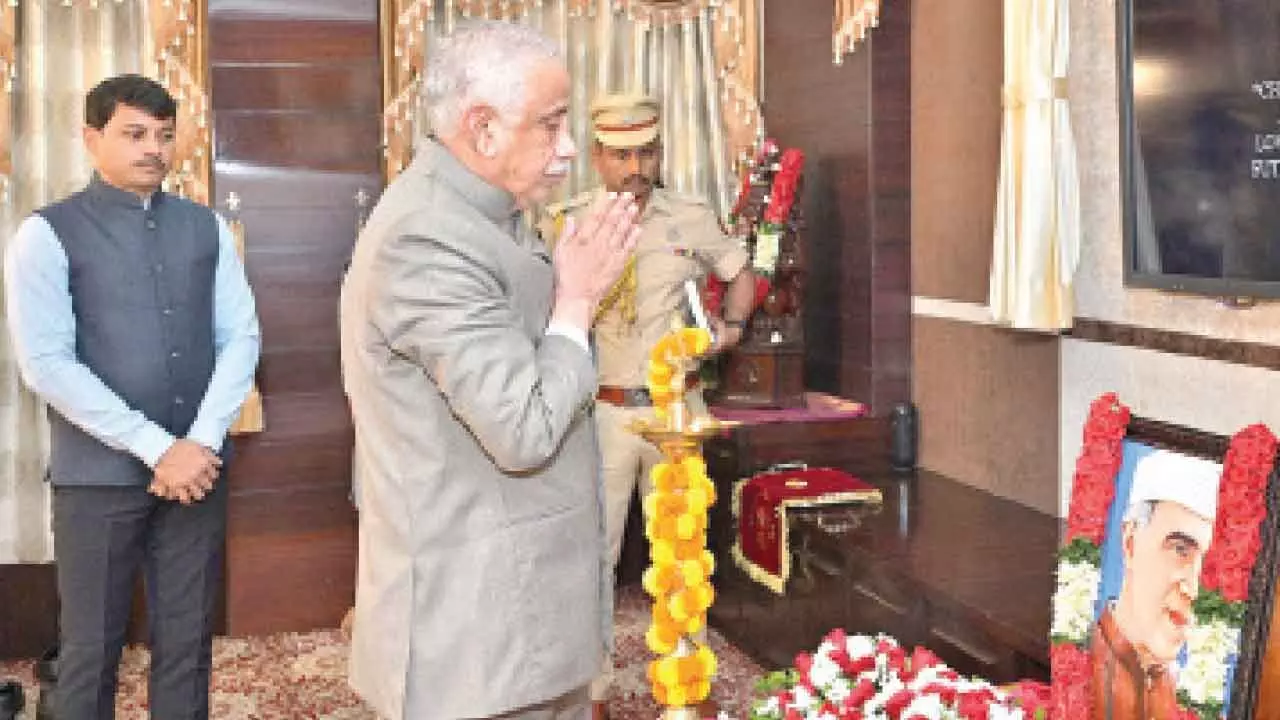 Governor Abdul Nazeer pays tributes to Pandit Nehru