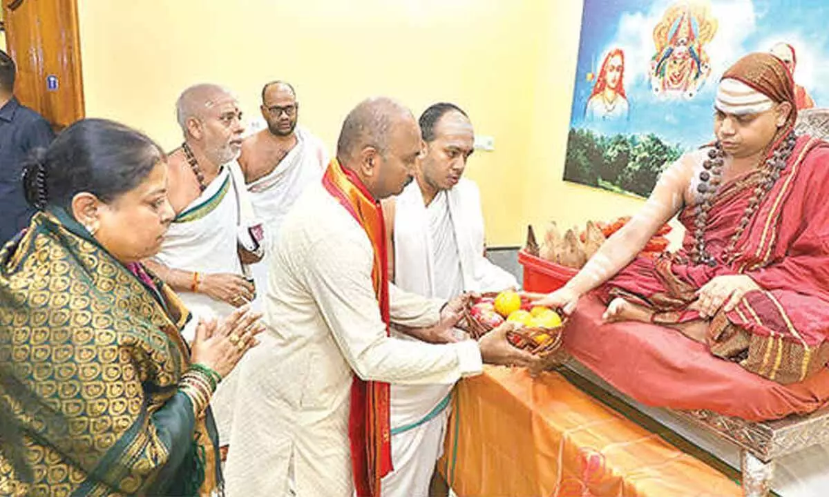 TTD EO visits Sringeri Sarada Peetham