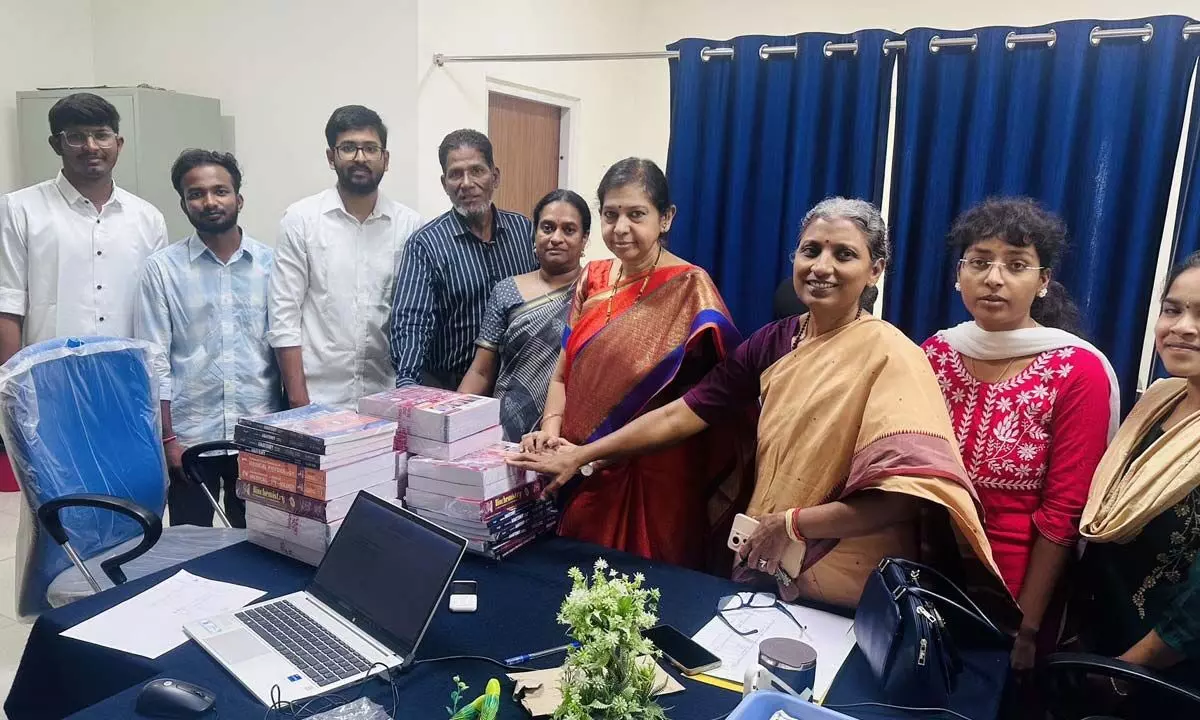 Free Study Materials Distributed to Needy MBBS Freshers by Seniors