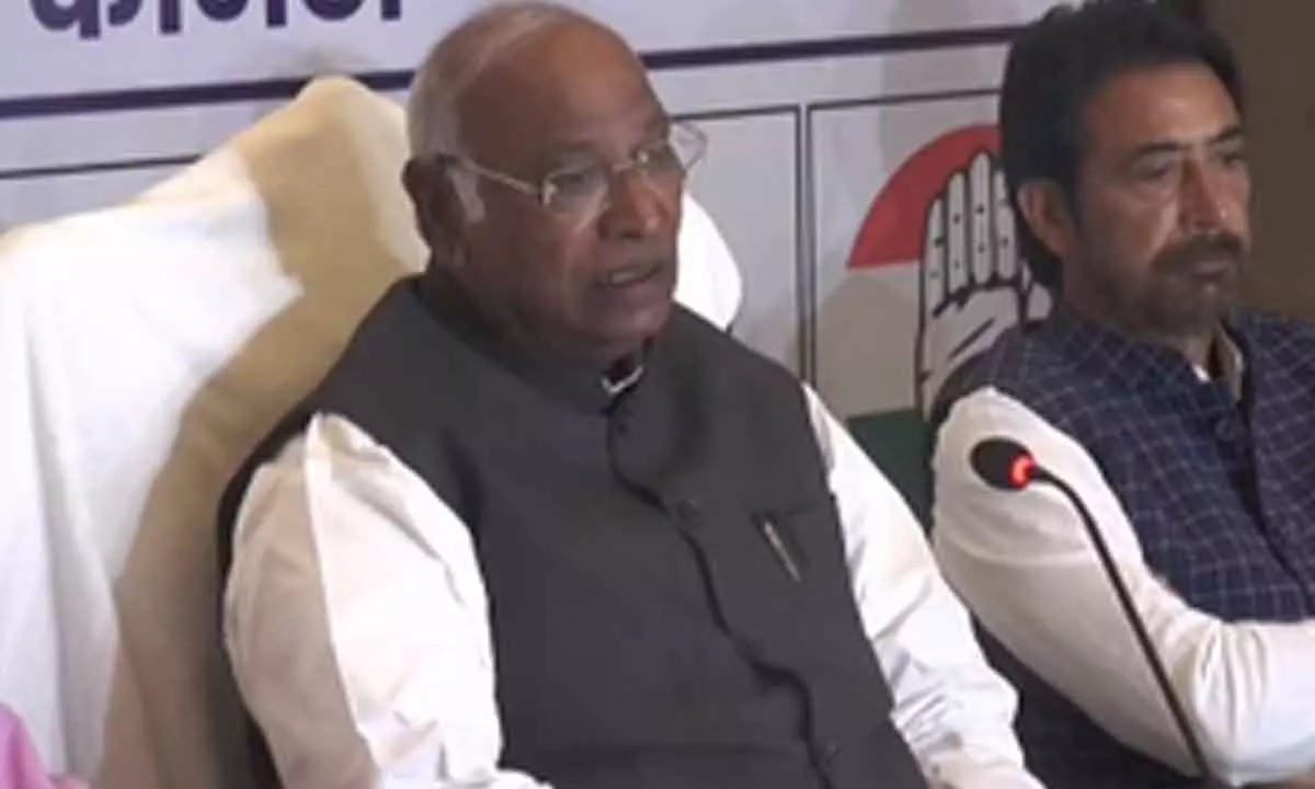 Mallikarjun Kharge predicts INDIA bloc’s victory in Jharkhand, promises to fulfill seven guarantees