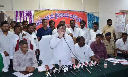 Ponnam warns against negative propaganda of ongoing survey