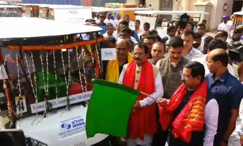 Joshi flags off 10 battery-operated vehicles in Puri
