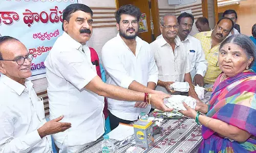 Ambika Foundation distributes medicines to elderly