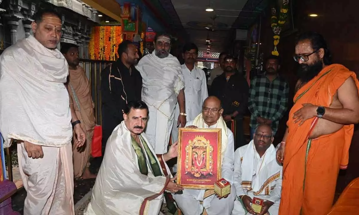 Garikapati visits Durga Temple