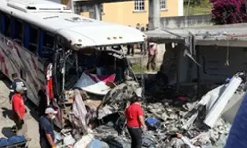 Iran: 1 killed, 21 injured after bus overturns