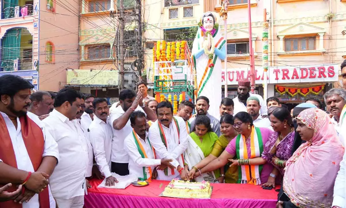 Secunderabad Cantonment MLA Pays Tribute to Indira Gandhi on Her Birth Anniversary