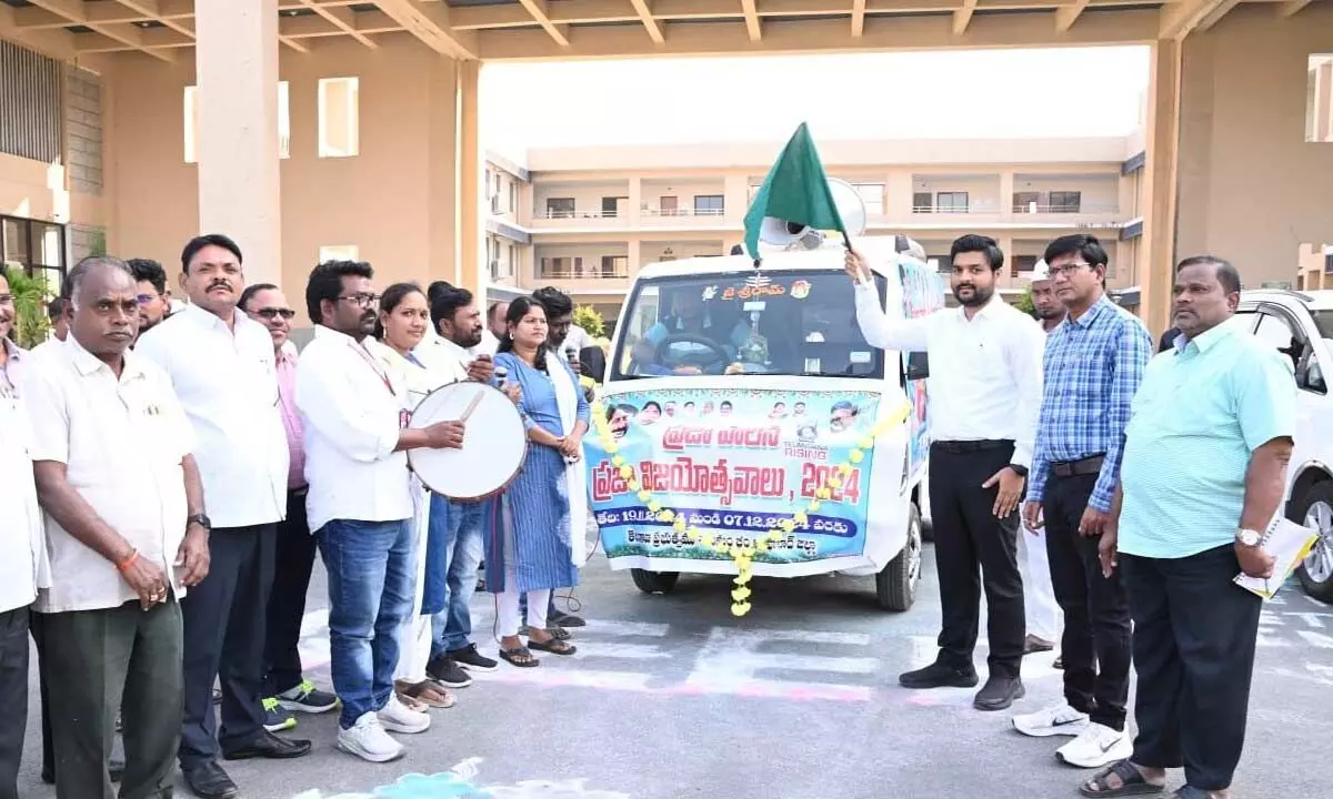 Collector flags off the campaign chariot